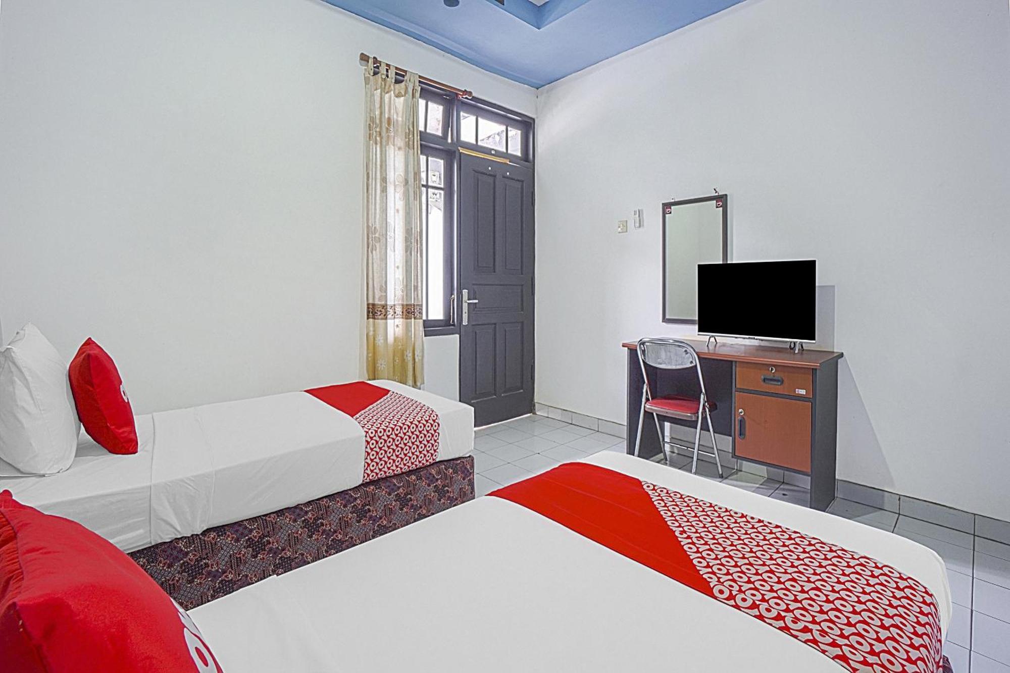 Collection O 90589 Palem Garden Hotel Tulungagung Buitenkant foto