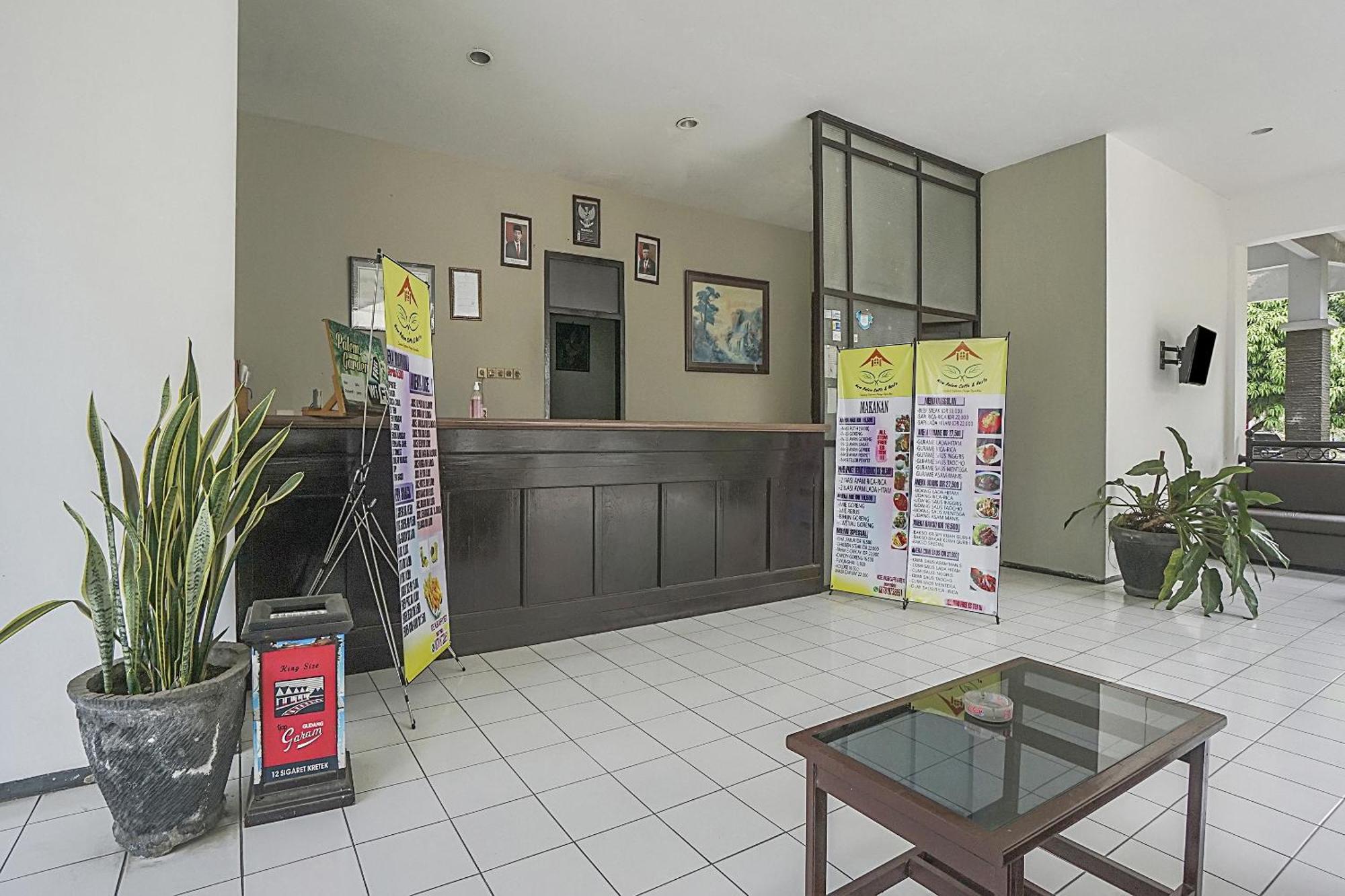 Collection O 90589 Palem Garden Hotel Tulungagung Buitenkant foto